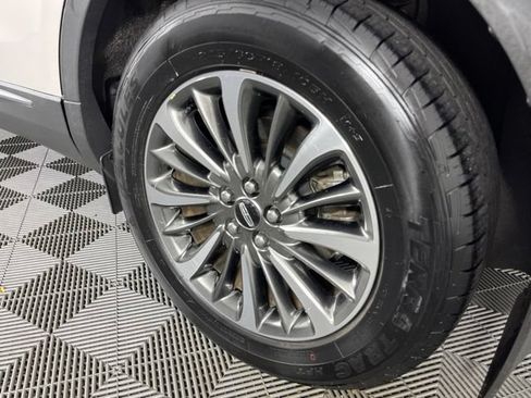 Used 2019 Lincoln Nautilus Select FWD image 14