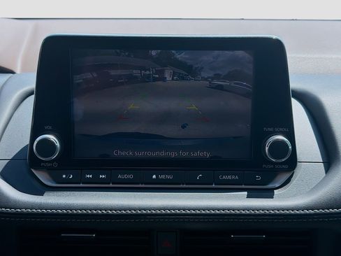 Used 2023 Nissan Rogue SV image 13