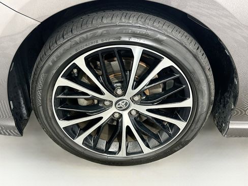 Used 2019 Toyota Camry SE w/ Convenience Package image 11