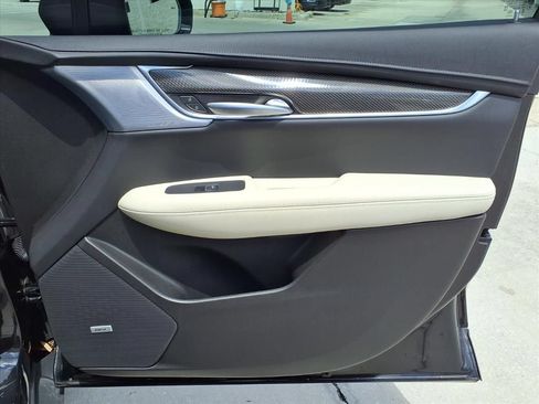 Used 2025 Cadillac XT5 Sportv AWD/4WD image 11