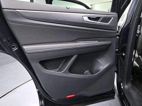 Used 2024 Volkswagen Atlas Cross Sport SE image 35