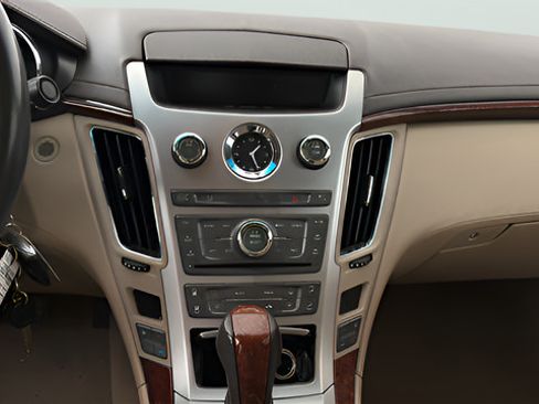 Used 2011 Cadillac CTS Luxury RWD image 10