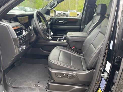 Used 2025 GMC Yukon Denali AWD/4WD image 40