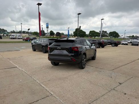 Used 2024 Chevrolet Trax RS w/ Sunroof Package FWD image 5