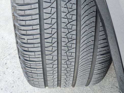 Certified 2025 Land Rover Discovery Dynamic SE image 12