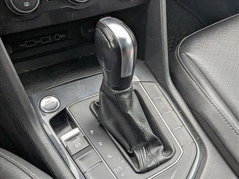 Used 2020 Volkswagen Tiguan SE image 13