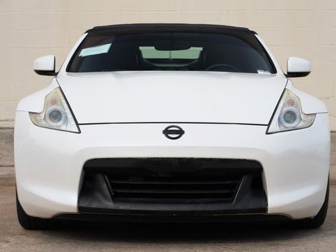 Used 2010 Nissan 370Z Touring RWD image 6
