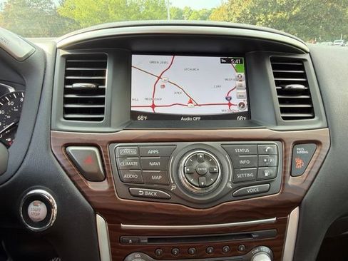 Used 2020 Nissan Pathfinder Platinum AWD/4WD image 8