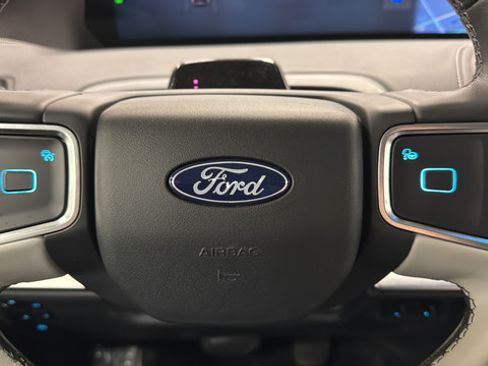 Used 2025 Ford Expedition Platinum AWD/4WD image 16
