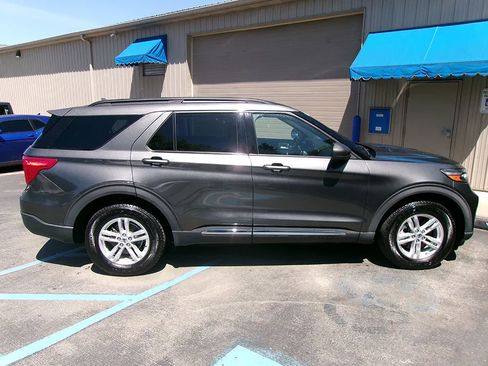 Used 2020 Ford Explorer XLT AWD/4WD image 6