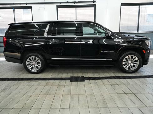 Used 2022 GMC Yukon XL Denali AWD/4WD image 5