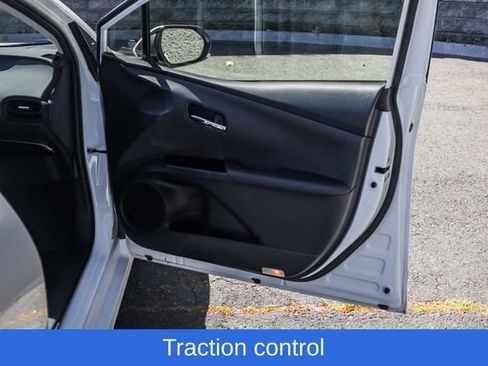 Used 2022 Toyota Prius LE AWD/4WD image 17