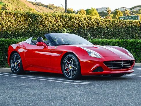 Used 2016 Ferrari California T image 3