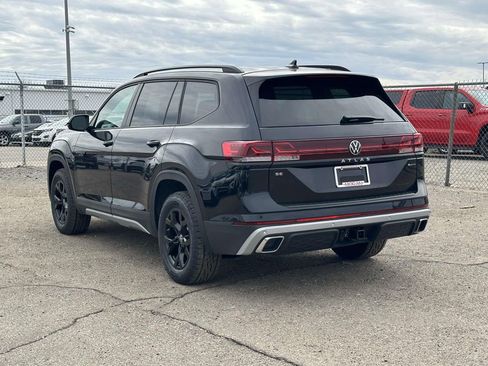 New 2026 Volkswagen Atlas Peak Edition AWD/4WD image 3