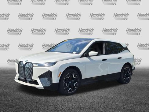 Used 2024 BMW iX xDrive50 w/ Premium Package AWD/4WD image 5
