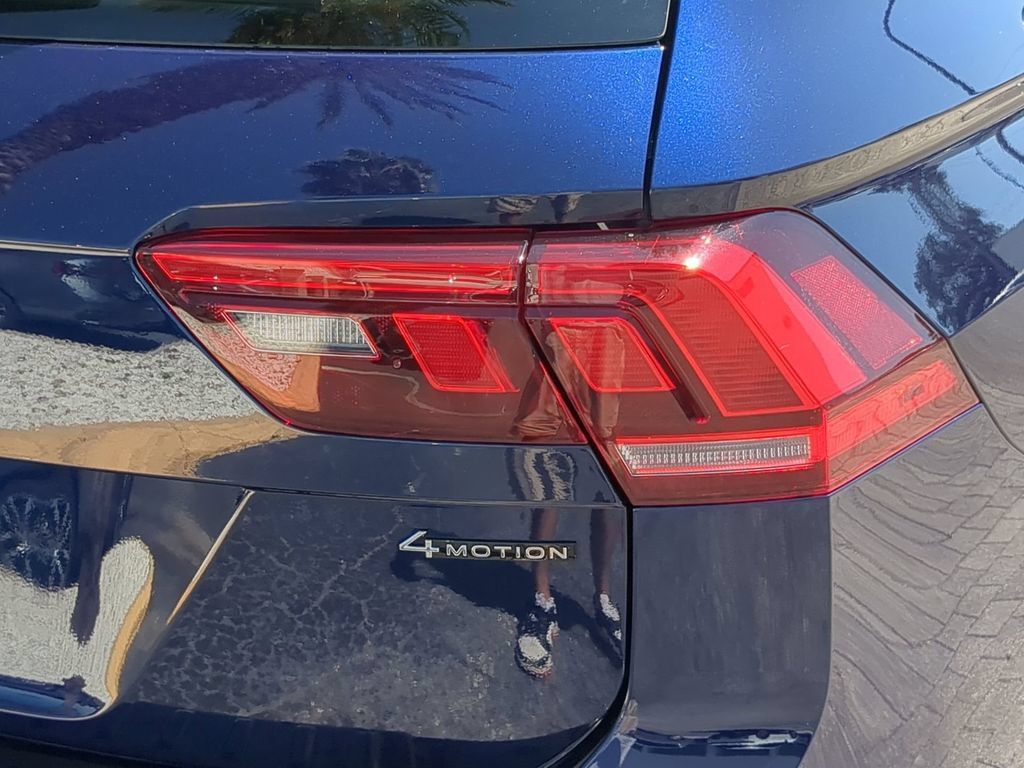 Certified 2023 Volkswagen Tiguan SEL R-Line AWD/4WD image 9