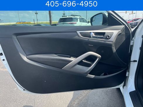 Used 2016 Hyundai Veloster w/ Option Group 02 FWD image 12
