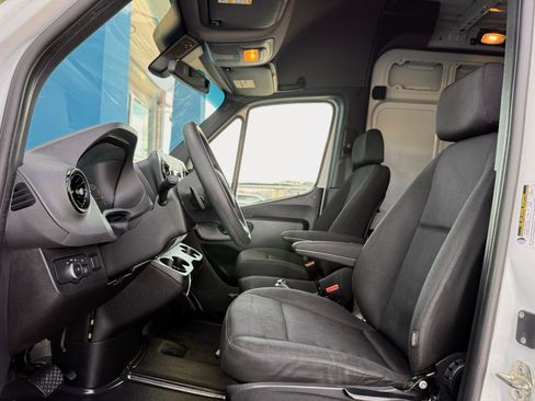 Used 2021 Mercedes-Benz Sprinter 2500 image 15