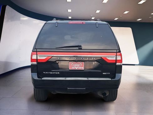 Used 2016 Lincoln Navigator Select image 4
