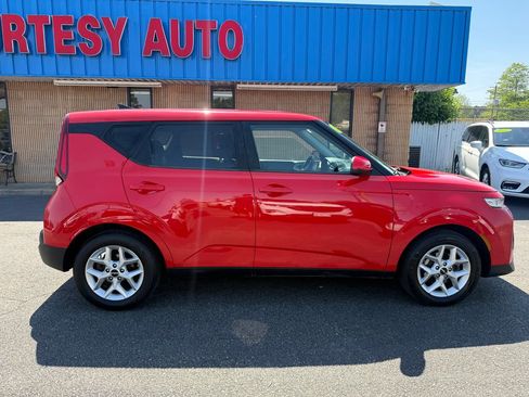 Used 2022 Kia Soul LX w/ Technology Package FWD image 12
