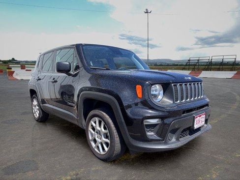 Used 2023 Jeep Renegade Latitude AWD/4WD image 2