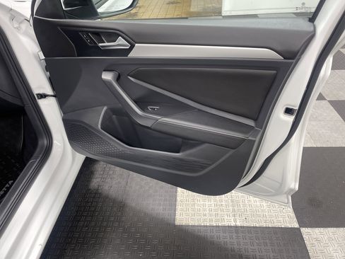 Used 2024 Volkswagen Jetta Sport image 23