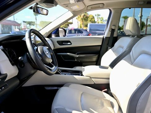 Used 2023 Nissan Pathfinder SL w/ SL Premium Package image 7