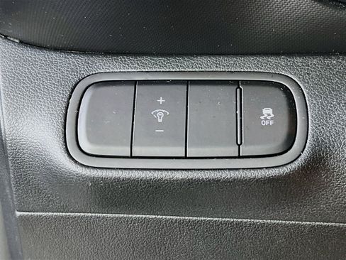 Used 2023 Hyundai Venue SEL FWD image 10