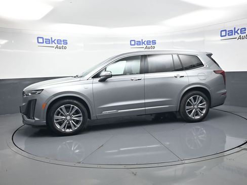 Used 2025 Cadillac XT6 Premium Luxury FWD image 5