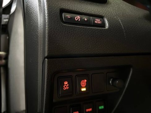 Used 2017 Nissan Rogue SV AWD/4WD image 28