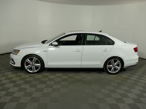 Used 2017 Volkswagen Jetta GLI image 6