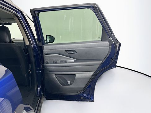 Used 2025 Nissan Pathfinder SV AWD/4WD image 31