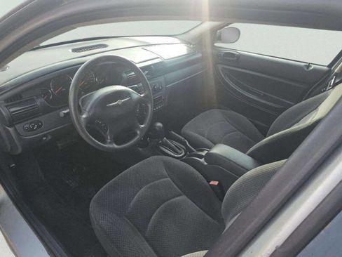 Used 2005 Chrysler Sebring Sedan image 8