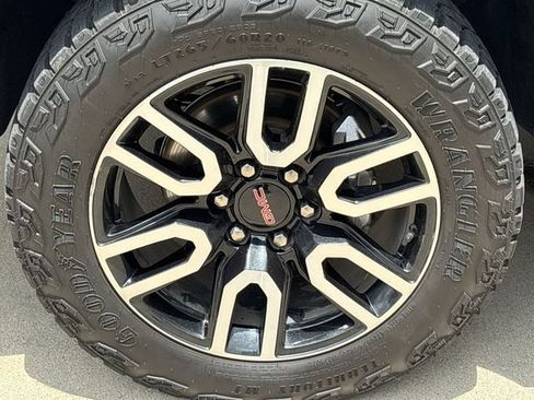 Used 2023 GMC Sierra 1500 AT4 w/ AT4 Premium Package AWD/4WD image 10