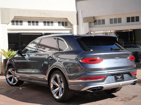 Used 2023 Bentley Bentayga Extended Wheelbase image 3
