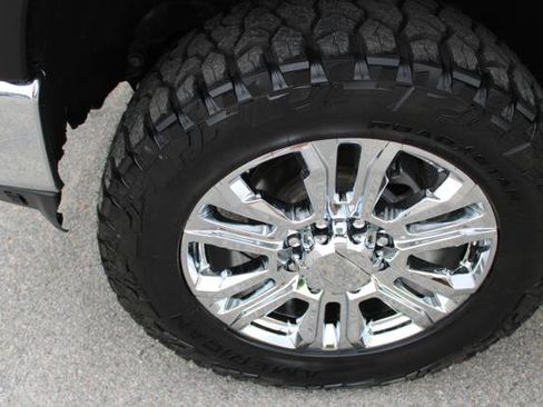 Used 2021 Chevrolet Silverado 2500 LT w/ Z71 Off-Road Package AWD/4WD image 8