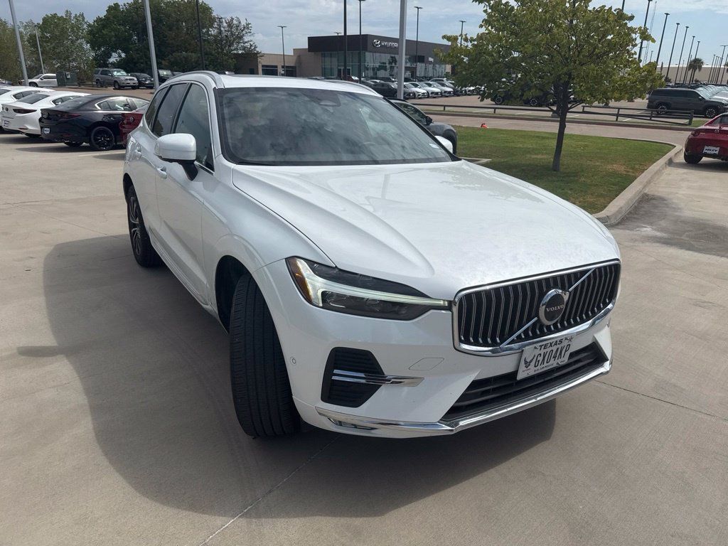 Used 2023 Volvo XC60 B5 Plus AWD/4WD image 3