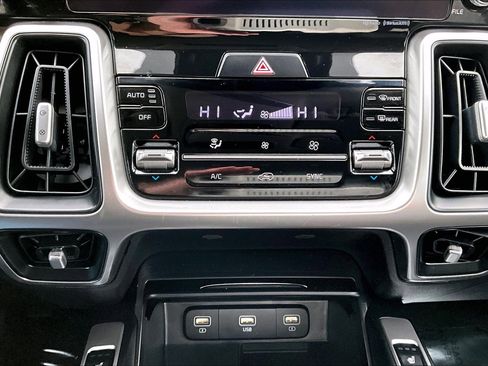 Used 2022 Kia Sorento S w/ Panoramic Sunroof Package image 15