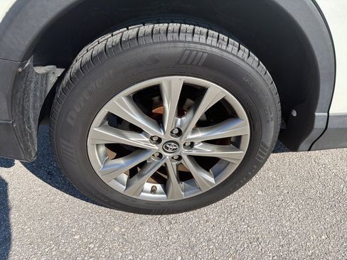 Used 2016 Toyota RAV4 Limited image 14