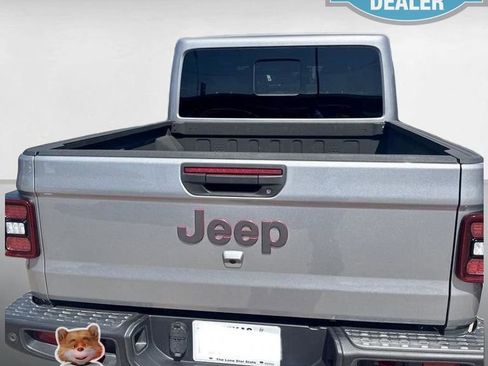 Used 2021 Jeep Gladiator Rubicon AWD/4WD image 2