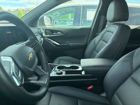 Used 2026 Chevrolet Equinox LT w/ Convenience Package II AWD/4WD image 3