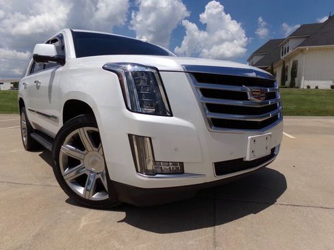 Used 2016 Cadillac Escalade Luxury AWD/4WD image 9