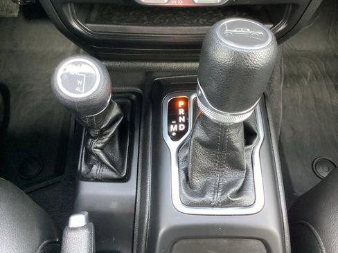 Used 2023 Jeep Gladiator Sport image 25