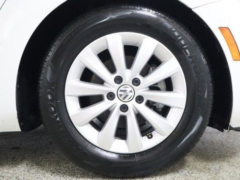 Used 2018 Volkswagen Beetle 2.0T S image 20