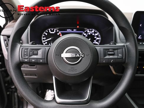 Used 2023 Nissan Rogue S AWD/4WD image 10