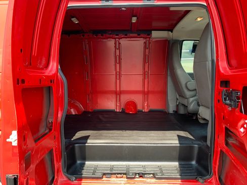 Used 2018 Chevrolet Express 2500 w/ Driver Convenience Package RWD image 25