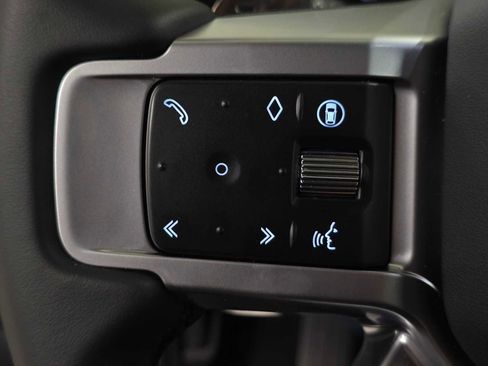 Used 2025 Land Rover Discovery S AWD/4WD image 33