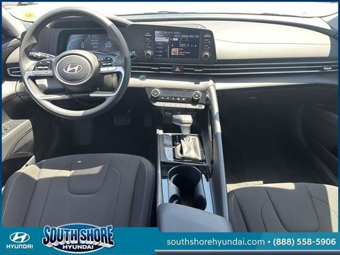 Used 2025 Hyundai Elantra Hybrid FWD image 15