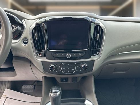 Used 2019 Chevrolet Traverse LT FWD image 19