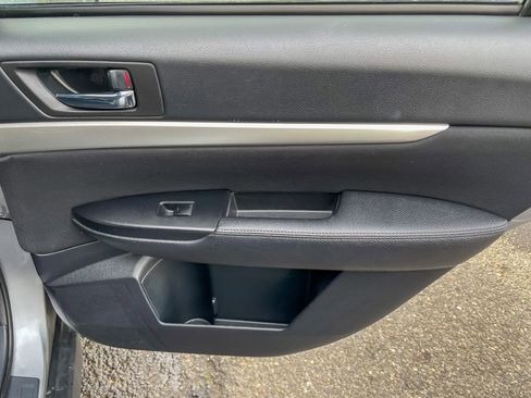 Used 2010 Subaru Outback 2.5i Premium image 34